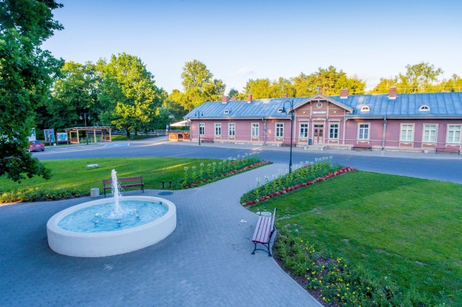 Elva railroad station