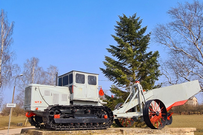 P108-Tractor&ditch digger
