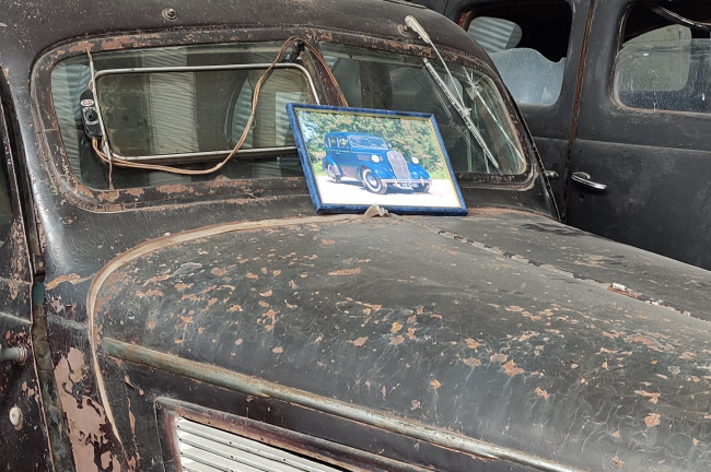 Collection of old cars and bikes "Retroknifiņš"